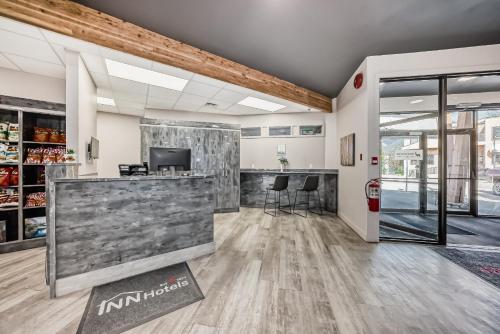 Hol, Invermere Inn & Suites in Invermere (BC)