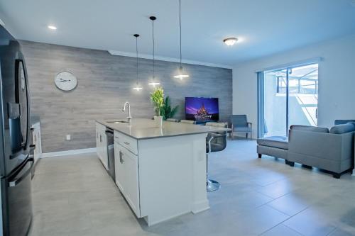 ST4261 - Luxury Townhouse w/Priv. Pool Near Disney in Kissimmee, USA
