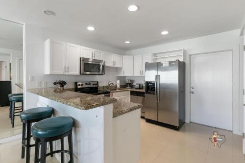 Two-Bedroom Deluxe Apartment image 7