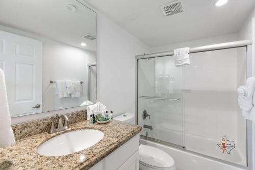 Two-Bedroom Deluxe Apartment image 3