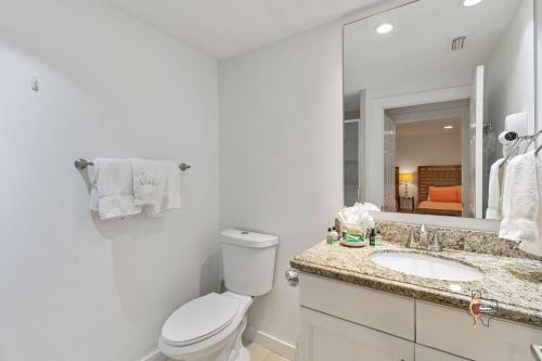 Two-Bedroom Deluxe Apartment image 4