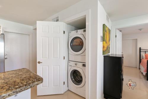 Two-Bedroom Deluxe Apartment image 2