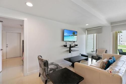 Two-Bedroom Deluxe Apartment room in Bahia Mar Solare Beachfront Resort Condos with Two Pools