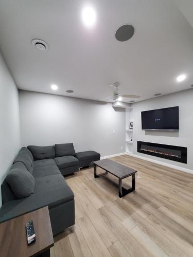 Private Entrance 2 Bed 1 Bath 2