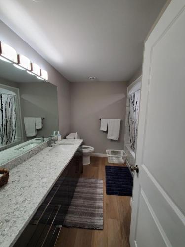 Private Entrance 2 Bed 1 Bath 5