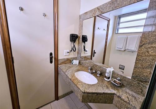 Superior Twin Room image 5