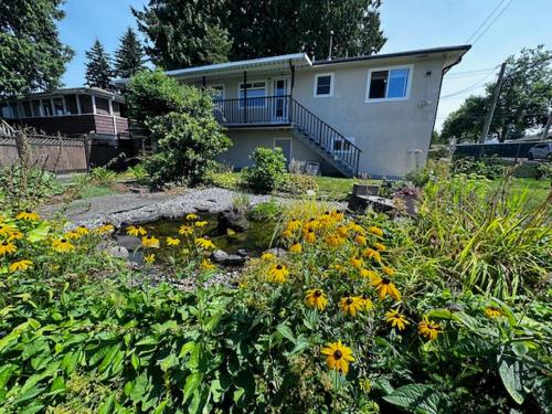 Monthly stay upper floor suite with Garden view near SFU & Skytrain in Coquitlam (BC)