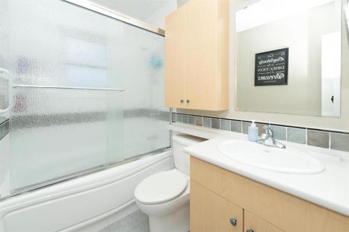 Monthly stay upper floor suite with Garden view near SFU & Skytrain in Coquitlam (BC)