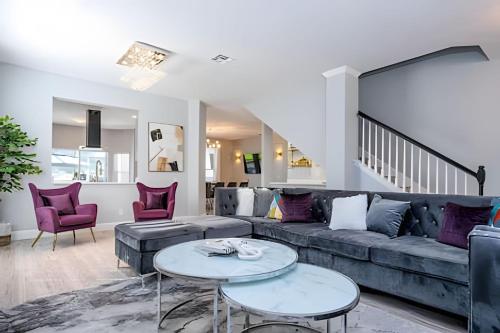2532- 6BD/4BA Windsor Luxury Villa | Game Room & Pool