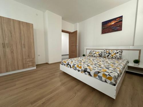 Ira's Square 2 Bedroom Apt Free Parking, Skopje (photo 3)