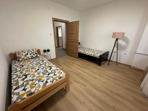 Ira's Square 2 Bedroom Apt Free Parking, Skopje (photo 4)