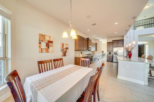 6 Mi to SeaWorld Pet-Friendly Home with Pool Access in San Antonio, USA