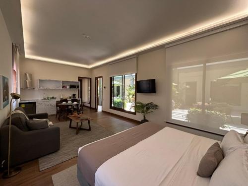 Casa Herrmann Suites Room Type - Deluxe King Room
