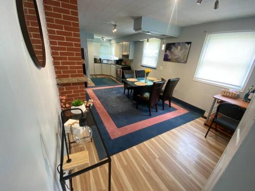 Cozy 13 mins to Niagara Falls to gatway,6 parking, Toronto