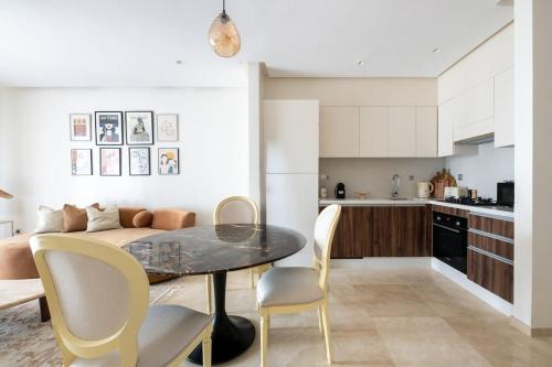 Luxury Eagle Hills Apartment in Mathe IA