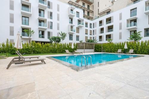 Luxury Eagle Hills Apartment in Mathe IA