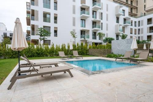 Luxury Eagle Hills Apartment in Mathe IA