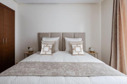 Luxury Eagle Hills Apartment