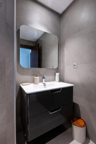 Luxury Eagle Hills Apartment