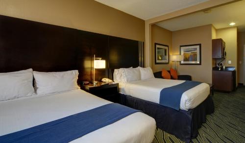 Holiday Inn Express Hotel & Suites Midwest City