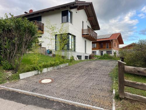 外部景觀, Architect-Apartments 80qm 3 Schlafzimmer, integrierter Kuche und Bad, 2min von A8, Garten mit Sitzgr in 申貝格