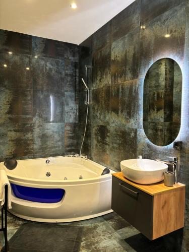熱水浴缸, Luxus Apartment mit Whirlpool in Kiel in 加登奧斯特