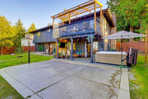 Mount Vernon Home w/ Private Hot Tub in Mount Vernon (WA)