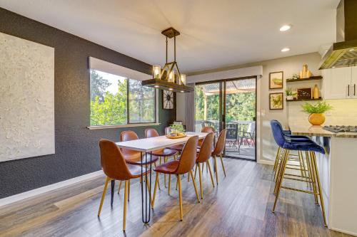 Mount Vernon Home w/ Private Hot Tub in Mount Vernon (WA)
