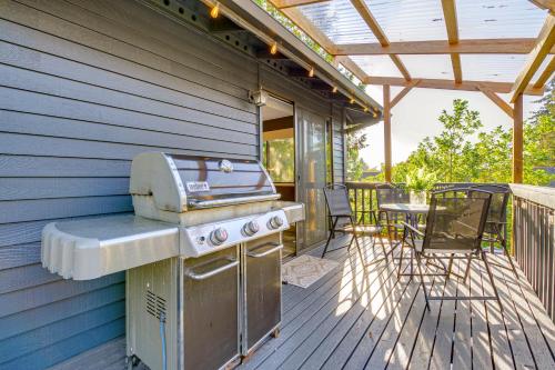 Mount Vernon Home w/ Private Hot Tub in Mount Vernon (WA)