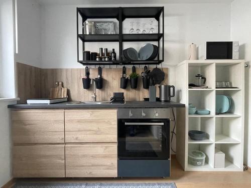 廚房, Architect-Apartments 80qm 3 Schlafzimmer, integrierter Kuche und Bad, 2min von A8, Garten mit Sitzgr in 申貝格