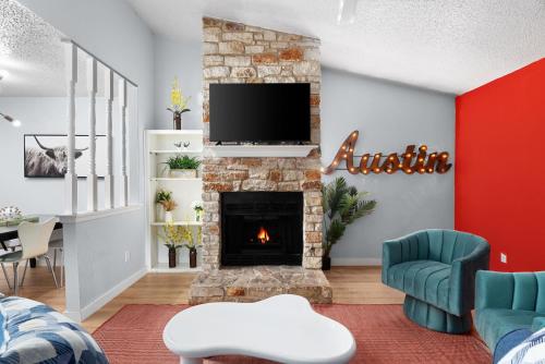 The Texan House Sleeps 6 Domain ShoppingQ2 in Austin, USA