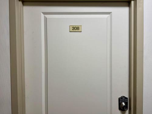 ATL Downtown 2BR King Bed Free Parking and Gym LM208 in Atlanta, USA