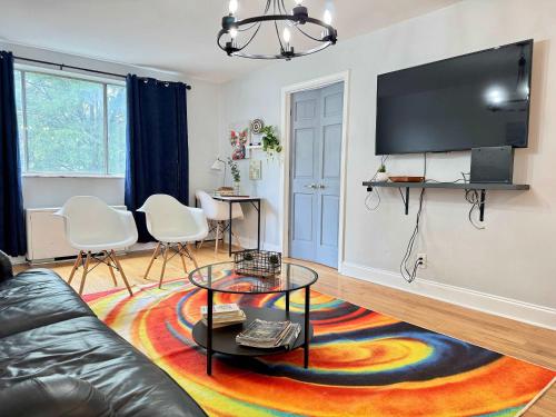 ATL Downtown 2BR King Bed Free Parking and Gym LM208 in Atlanta, USA