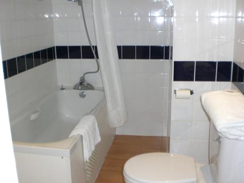 ห้องน้ำ, Heathlands Hotel Bournemouth in บอร์นมัธ