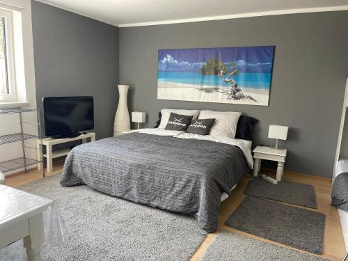 Architect-Apartments 80qm 3 Schlafzimmer, integrierter Kuche und Bad, 2min von A8, Garten mit Sitzgr in 申貝格