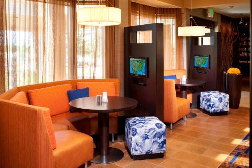 Létesítmények, Courtyard by Marriott Chicago Deerfield in Deerfield