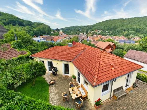 Casa-Philipp, mediterrane, lichtdurchflutete, stilvolle Ruhe-Oase, ebenerdig, mit Garten, Terrasse, Grill und Sauna im Naturparadies Fränkische Schweiz in Unterleinleiter, Deutschland