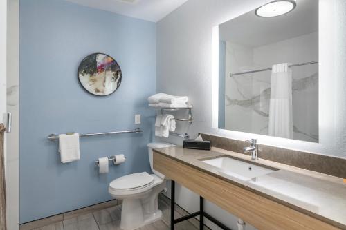 King Studio with Roll In Shower - Disability Access/Non-Smoking image 4