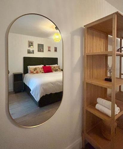 Peaceful, relaxing and warm 2-bedroom, sleeps 4, self-catering Galtee Mountain Lodge - for Mitchelst in 密契爾鎮