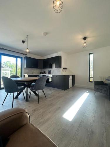Peaceful, relaxing and warm 2-bedroom, sleeps 4, self-catering Galtee Mountain Lodge - for Mitchelst in 密契爾鎮