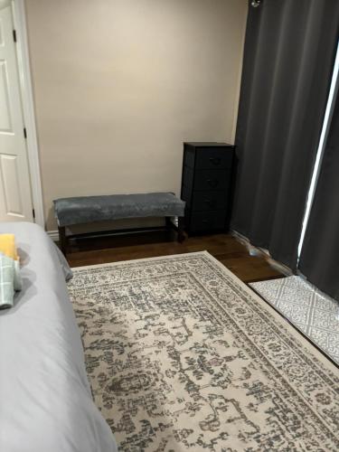 Large en suite room, walk to UCLA, free parking available with notice in Los Angeles, USA