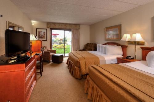 Deluxe Queen Room with Two Queen Beds with Pool View - Ground Floor