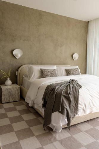 Spectacular 6-BD Villa with Pool in Pacific Heights