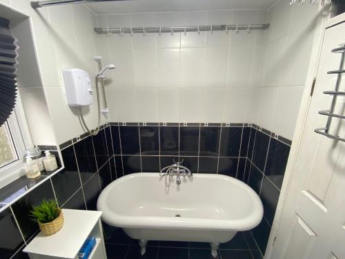 Single Room Near Basildon City Centre in 聖馬丁