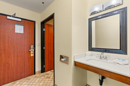 King Room - Disability Access/Non-Smoking image 7