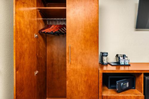 King Room - Disability Access/Non-Smoking image 2
