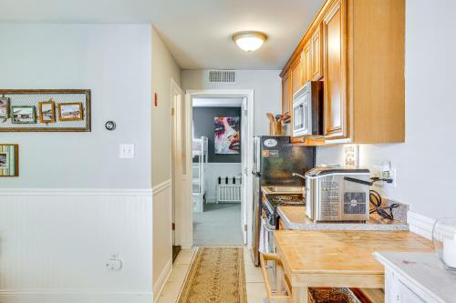 Walk to Beach Poolside Condo in Wildwood Crest! in Wildwood, USA