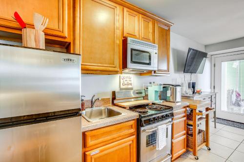 Walk to Beach Poolside Condo in Wildwood Crest! in Wildwood, USA