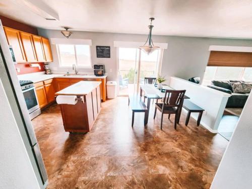 2 Masters Pet Friendly Centrally Located Game Room in Colorado Springs, USA