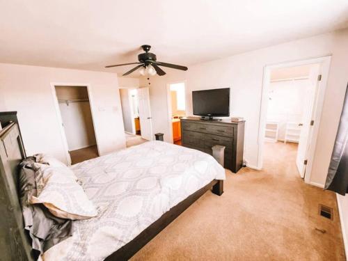2 Masters Pet Friendly Centrally Located Game Room in Colorado Springs, USA